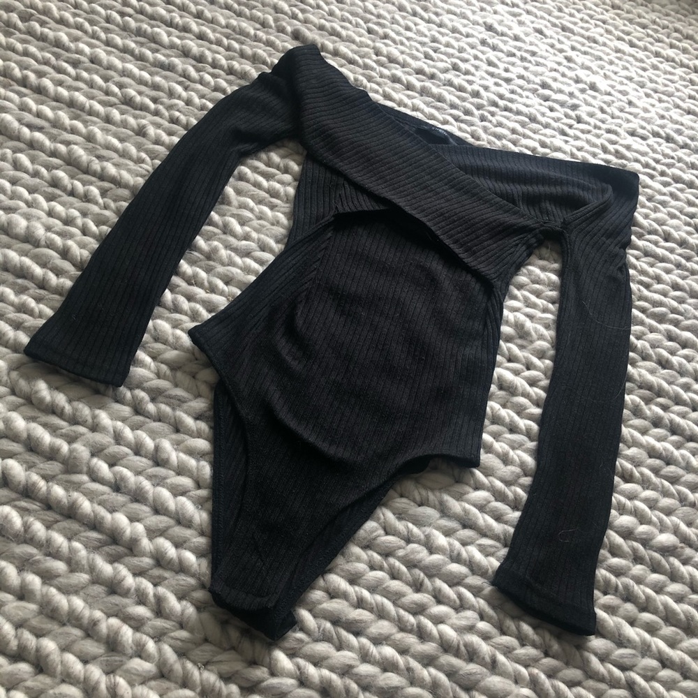 FINAL PRICE black off shoulder body suit
